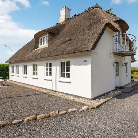 Three-bedroom In Sydals