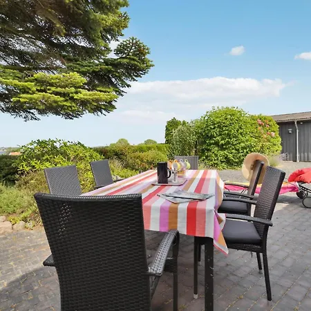 Three-bedroom In Sydals *