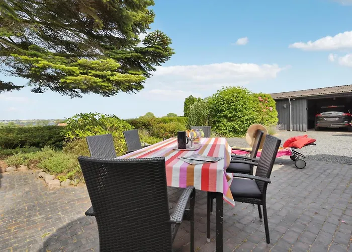 Three-bedroom In Sydals *